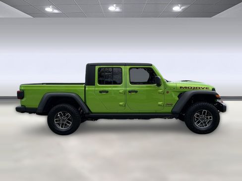 Used 2025 Jeep Gladiator Mojave w/ Convenience Group AWD/4WD image 7