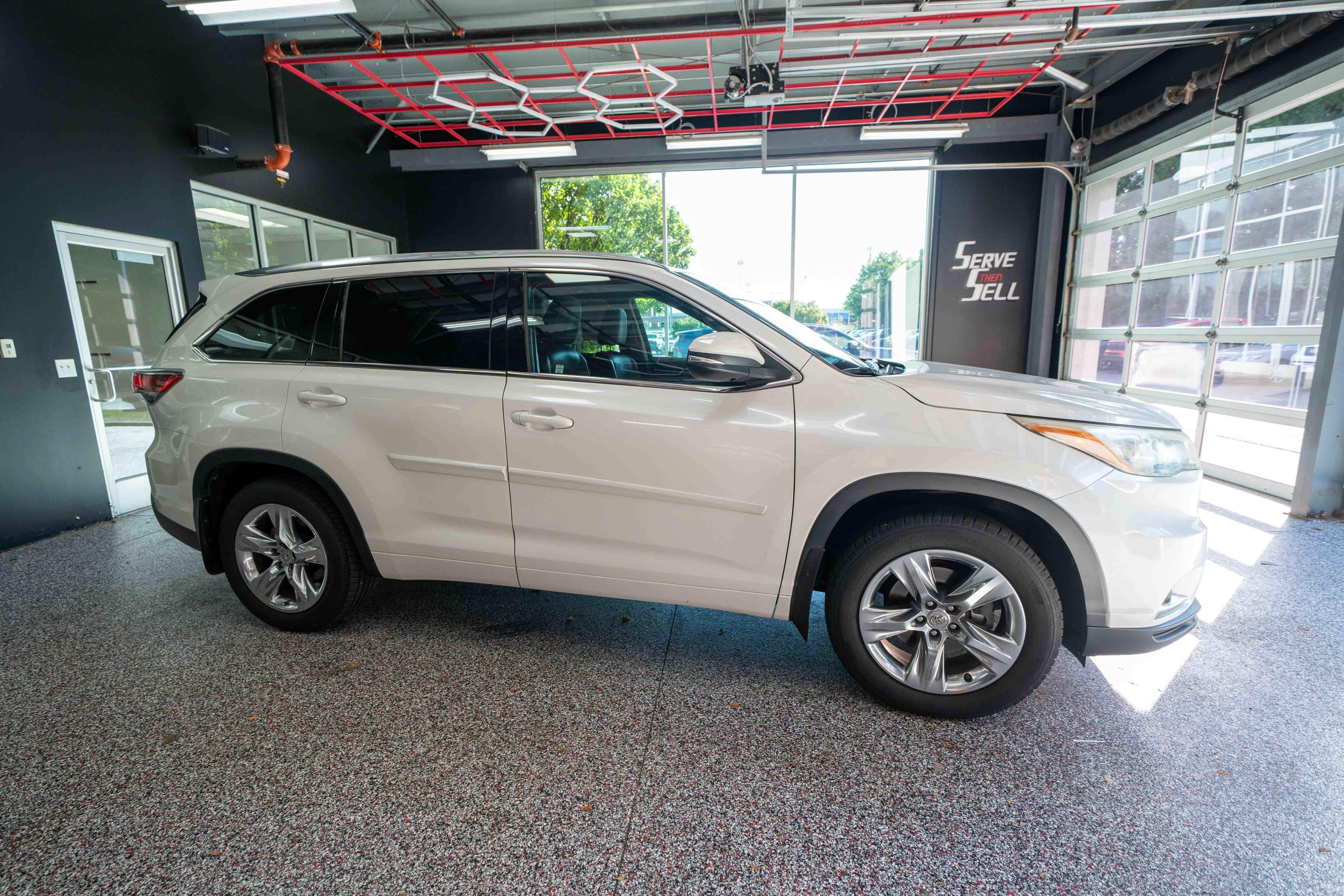 Used 2014 Toyota Highlander Limited Platinum AWD/4WD image 5