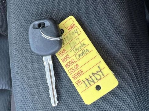 Used 2017 Toyota Corolla LE image 33