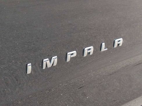 Used 2016 Chevrolet Impala LT w/ Convenience Package image 12