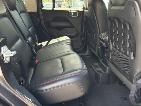 Used 2019 Jeep Wrangler Unlimited Rubicon AWD/4WD image 14