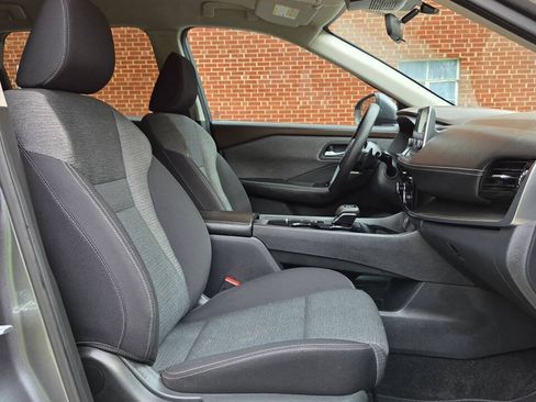 Used 2021 Nissan Rogue SV FWD image 11