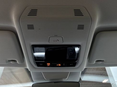 Used 2026 Volkswagen Tiguan SE FWD image 17