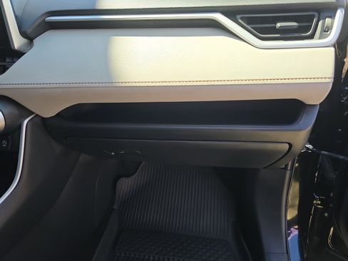 Used 2025 Toyota RAV4 XLE w/ Convenience Package image 21