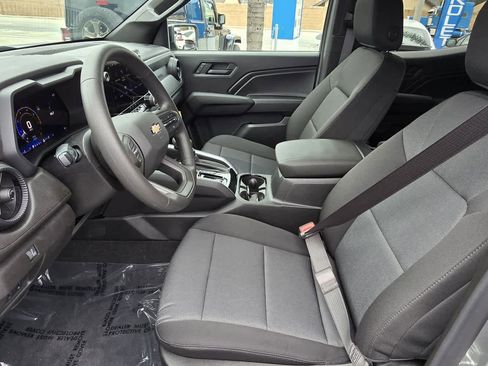 Used 2024 Chevrolet Colorado W/T w/ Technology Package image 34