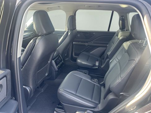 New 2025 Lincoln Aviator AWD w/ Jet Appearance Package image 11