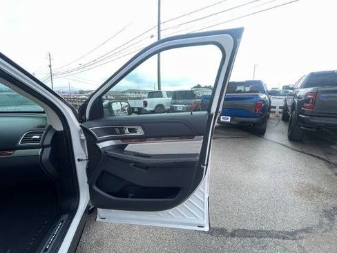 Used 2019 Ford Explorer Platinum AWD/4WD image 19