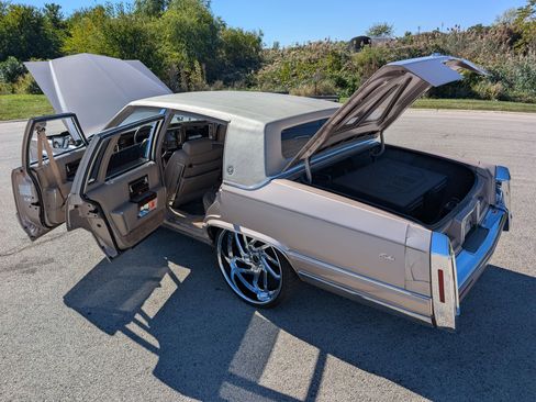 Used 1990 Cadillac Brougham image 65