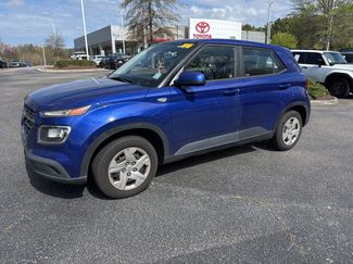 Used 2020 Hyundai Venue SE video 1