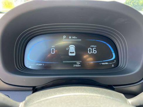 Used 2025 Hyundai Venue Limited FWD image 30