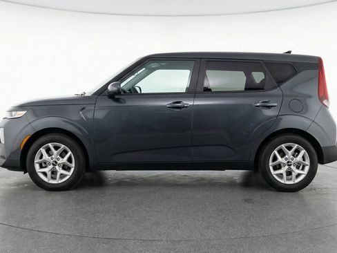 Used 2025 Kia Soul LX w/ LX Technology Package FWD image 5