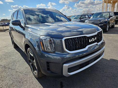 Used 2023 Kia Telluride EX w/ EX Captain's Chair Package image 11