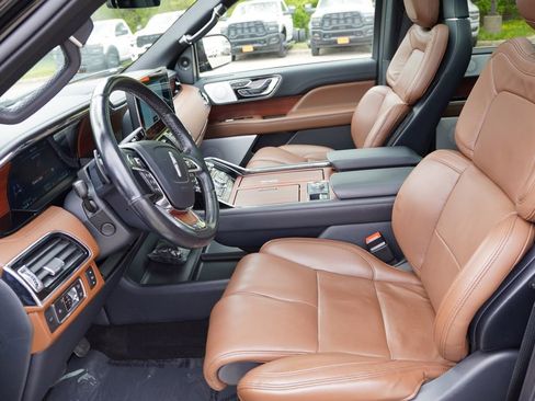 Used 2022 Lincoln Navigator Reserve AWD/4WD image 17