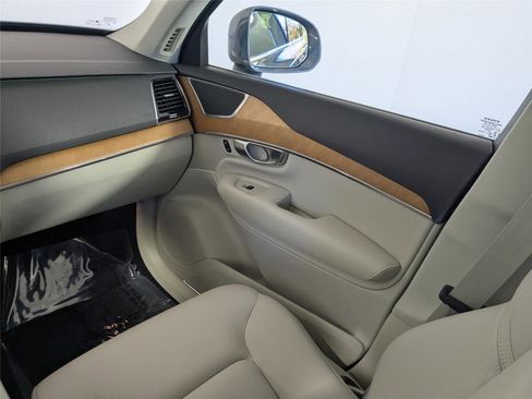 Used 2022 Volvo XC90 T6 Momentum w/ Advanced Package image 35