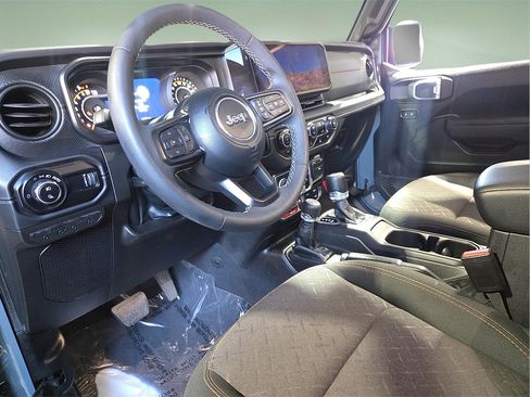 Used 2025 Jeep Gladiator Mojave image 18
