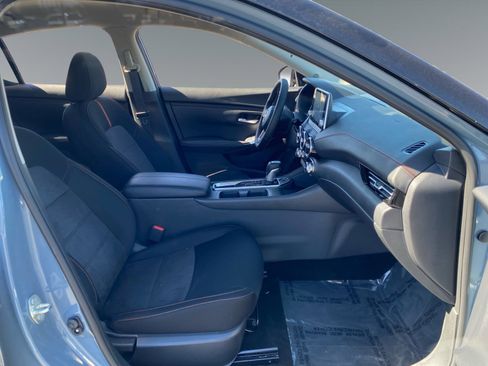 Used 2025 Nissan Sentra SR w/ Midnight Edition FWD image 15