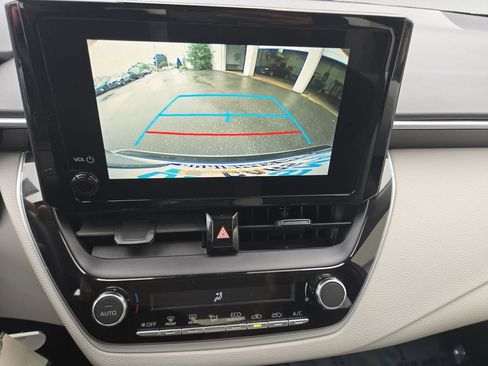 Used 2024 Toyota Corolla LE FWD image 18