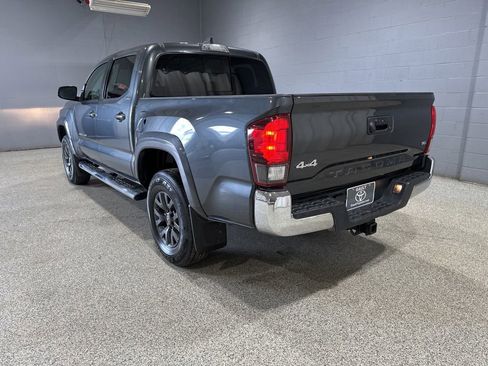 Certified 2022 Toyota Tacoma SR5 AWD/4WD image 7