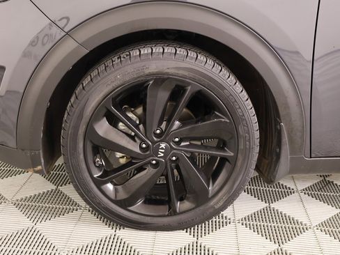 Used 2019 Kia Niro S Touring image 18