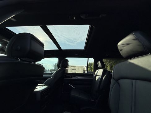 New 2025 Jeep Wagoneer L Series II image 19