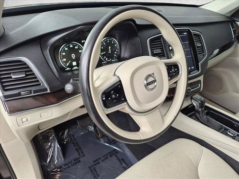 Used 2019 Volvo XC90 T5 Momentum w/ Multimedia Package AWD/4WD image 13