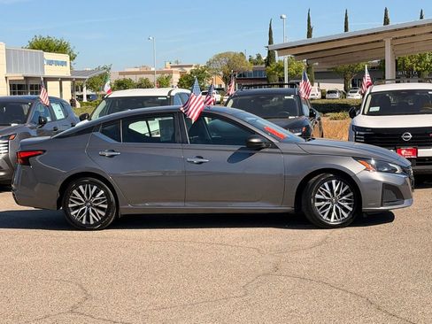 Used 2025 Nissan Altima 2.5 SV image 4
