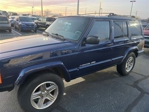 Used 2000 Jeep Cherokee Classic image 1