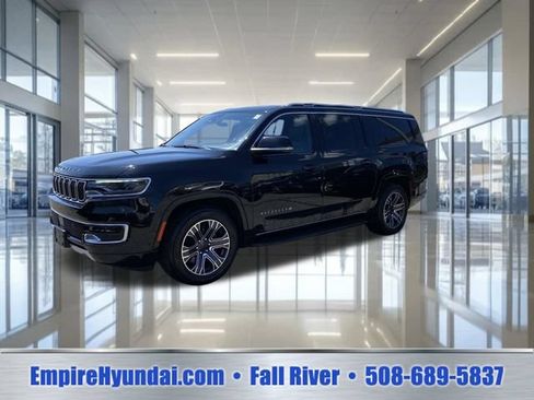 Used 2024 Jeep Wagoneer L Series II w/ Flexible Seating Group AWD/4WD image 1
