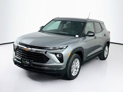 Used 2024 Chevrolet TrailBlazer LS w/ LS Convenience Package FWD image 3