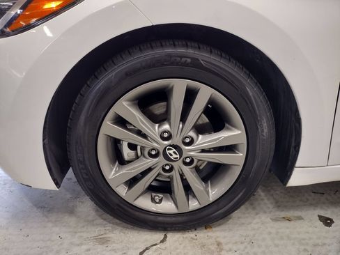 Used 2018 Hyundai Elantra SEL FWD image 5