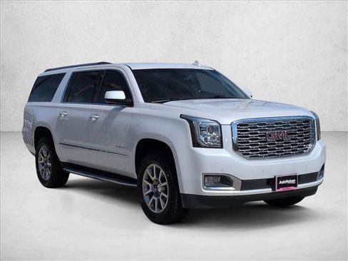 Used 2019 GMC Yukon XL Denali image 3