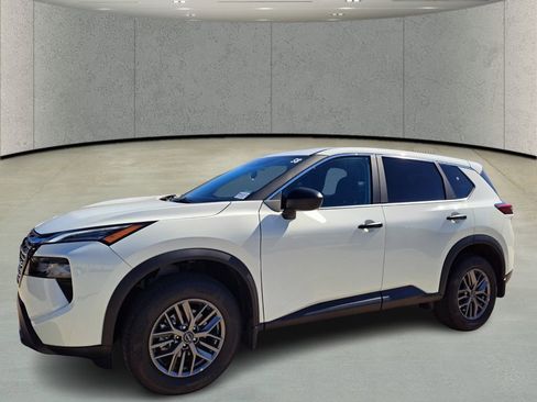 Certified 2026 Nissan Rogue S image 8