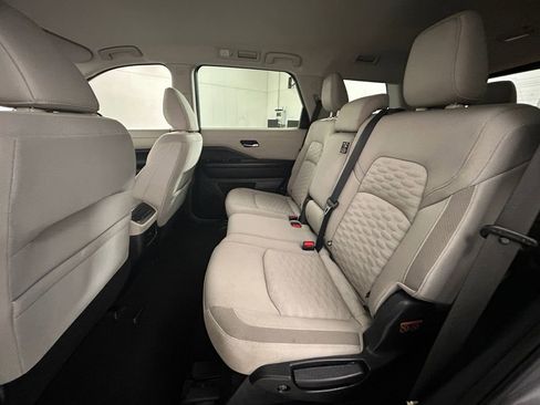 Used 2022 Nissan Pathfinder SV image 19