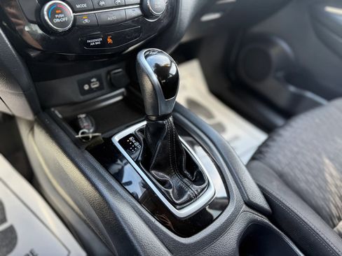 Used 2020 Nissan Rogue SV image 24