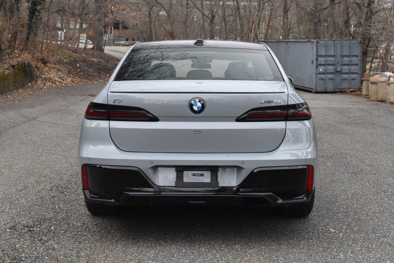 Used 2023 BMW i7 xDrive60 AWD/4WD image 6