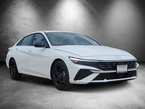New 2026 Hyundai Elantra SEL Sport Premium FWD image 2