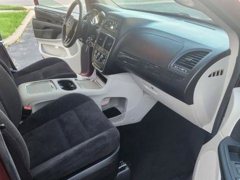 Used 2014 Dodge Grand Caravan SXT image 13