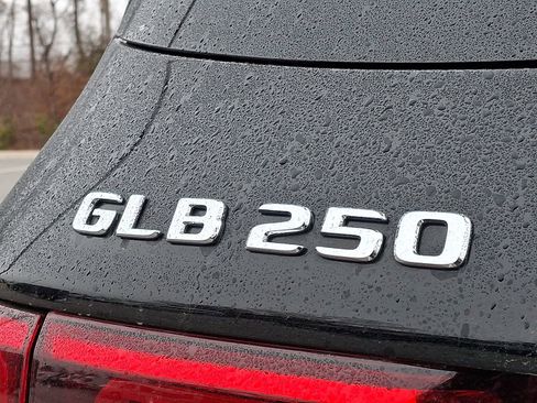Certified 2023 Mercedes-Benz GLB 250 4MATIC image 31