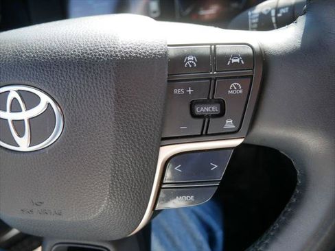 Certified 2023 Toyota Crown XLE image 25