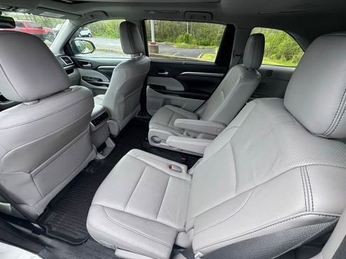 Used 2018 Toyota Highlander Limited Platinum image 14