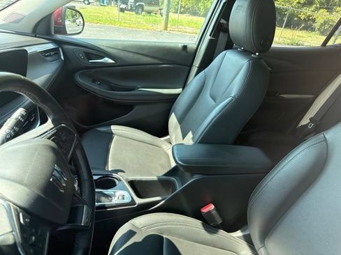Used 2024 Buick Encore GX Sport Touring FWD image 5