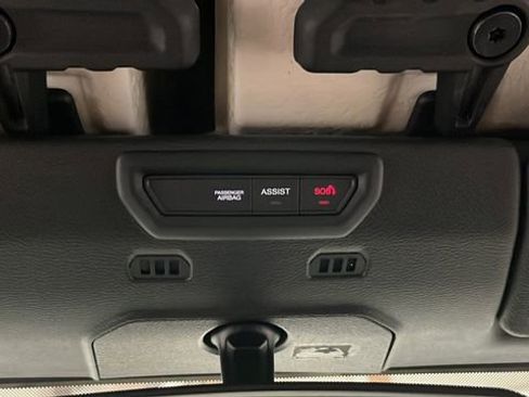 Used 2022 Jeep Wrangler Unlimited Sport image 32