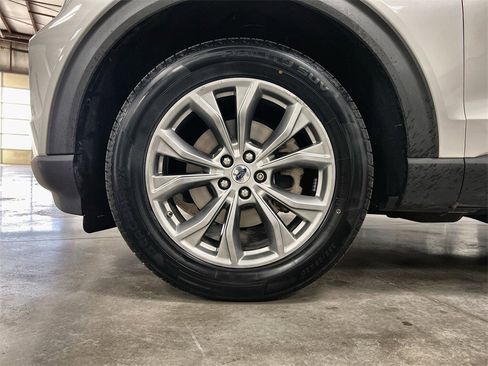 Used 2022 Ford Explorer XLT w/ Equipment Group 202A image 10