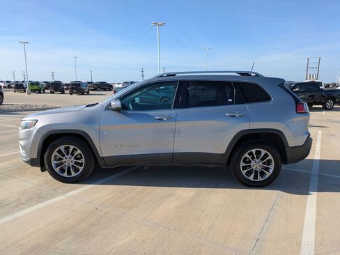 Certified 2019 Jeep Cherokee Latitude Plus w/ Comfort/Convenience Group image 6