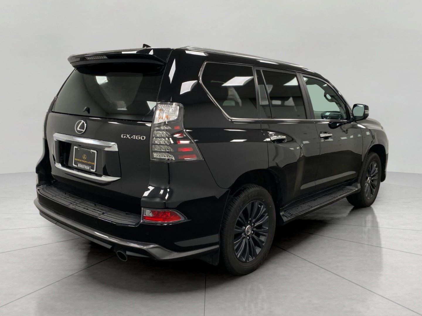 Used 2023 Lexus GX 460 Luxury w/ Sport Design Package AWD/4WD image 4