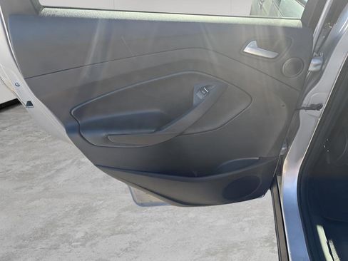 Used 2017 Ford Escape Titanium image 16