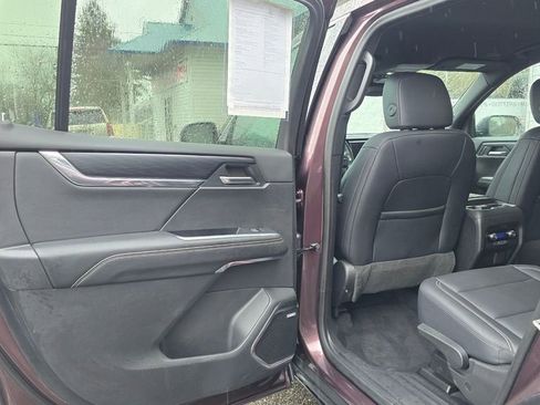 Used 2024 GMC Acadia Elevation image 19