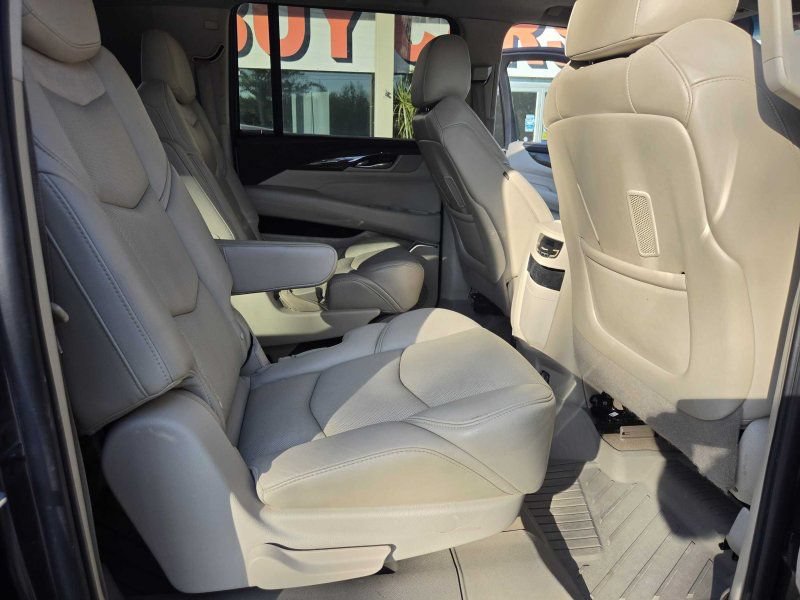 Used 2018 Cadillac Escalade ESV Luxury RWD image 11