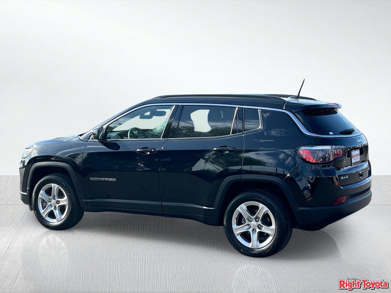 Used 2024 Jeep Compass Latitude AWD/4WD image 4