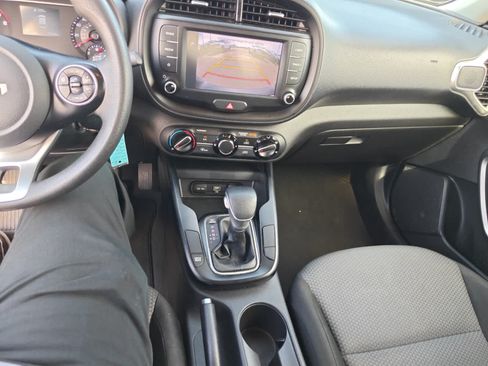 Used 2022 Kia Soul LX FWD image 18